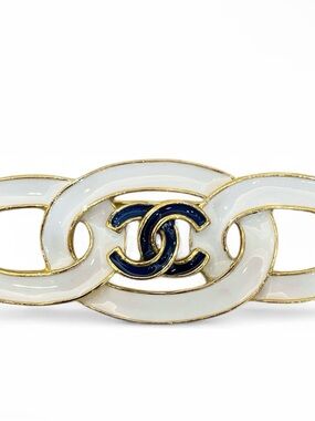 VINTAGE 1980s CHANEL White Enamel Chain Link Brooch with Navy CC